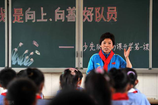 该片领衔主演成龙出道四十余年，参演《警察故事》系列、《尖峰时刻》系列、《重案组》《十二生肖》《A计划》等数百部电影，其中绝对主演50多部电影全球累计票房超250亿，获奥斯卡金像奖终身成就奖、金马奖最佳男主角奖等重磅奖项，2012年被美国《纽约时报》评选为;史上20位最伟大的动作影星第一位